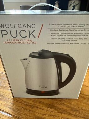 Wolfgang Puck Cordless Electric Kettle - Silver & Black **Brand New in Box**